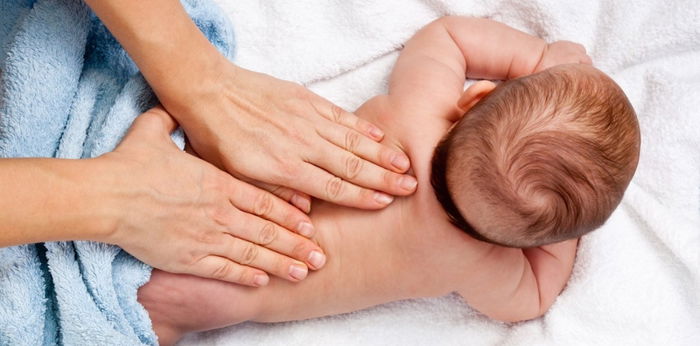 Baby massage benefits: bonding and showing love to your baby