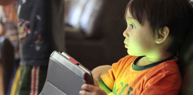 Bakit hindi dapat bigyan ng gadget ang iyong anak kapag siya ay umiiyak