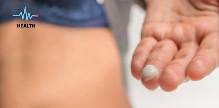 White mens at iba't ibang kulay ng discharge sa ari ng babae: Ano ang ibig sabihin?