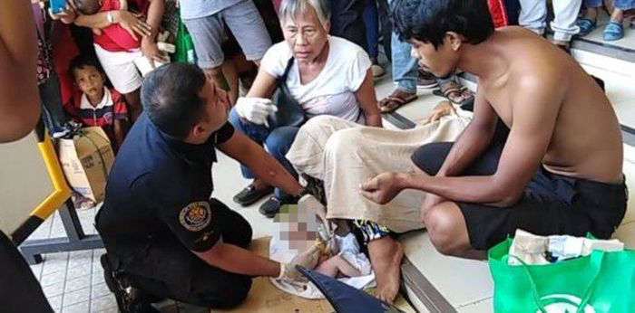 Buntis, nanganak sa entrance ng isang mall