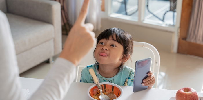 Matigas ang ulo ng bata? 9 na paraan para matuto siyang makinig at sumunod