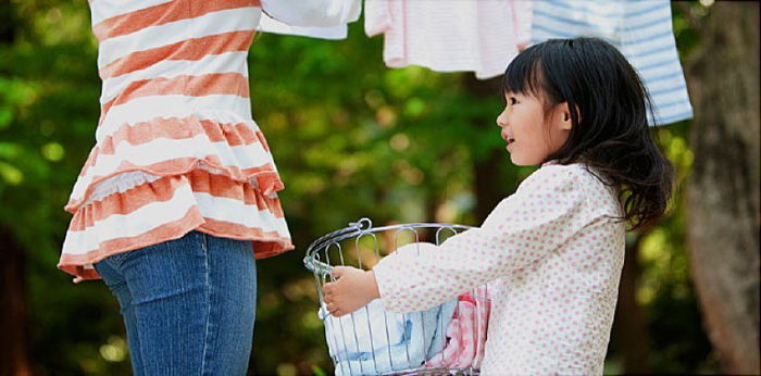 Marunong ba sa gawaing bahay si bunso? Narito ang mga chores na angkop sa edad nya