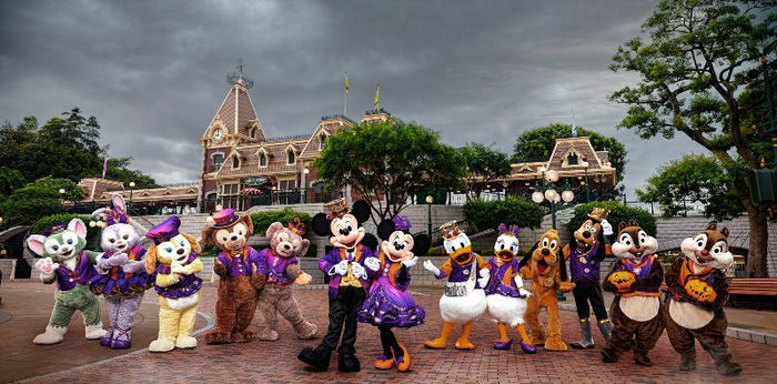 Join Hong Kong Disneyland’s Villainous Ensemble at Disney Halloween Time