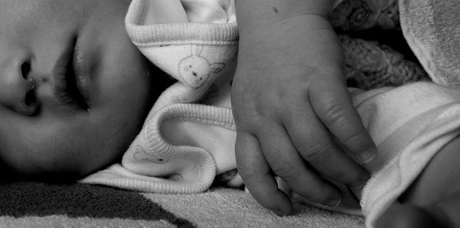 REAL STORIES: "Nakatulog akong yakap si baby. Pag-gising ko, may nosebleed siya at hindi na humihinga."