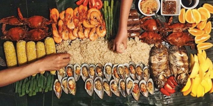 How to serve your own Filipino-style boodle fight