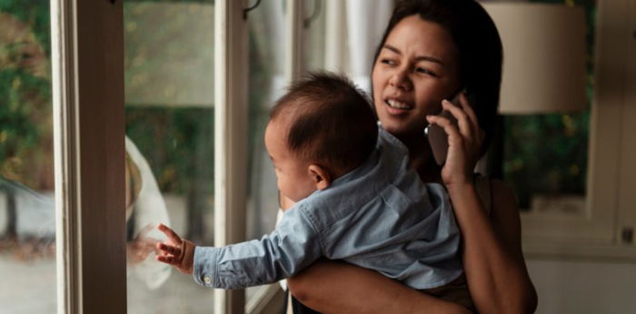 3 rason kung bakit hindi dapat gumamit ng cellphone kapag kasama si baby