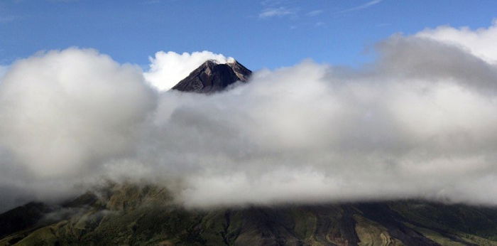 Mayon Volcano nasa Alert Level 2 at maaaring sumabog ayon sa PHIVOLCS