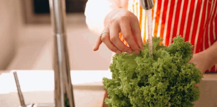 Tips para maiwasan ang COVID-19 kapag nag grocery, ayon sa doktor