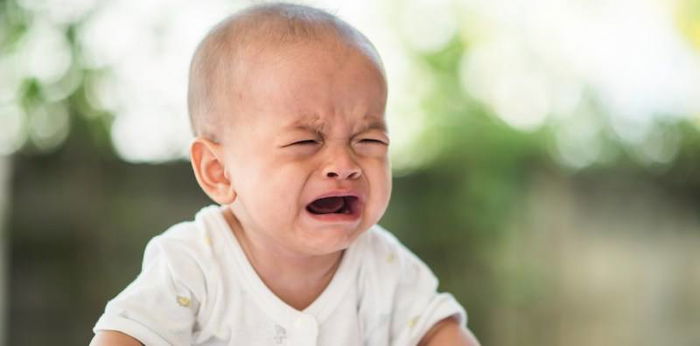 Okay lang ba na hayaan umiyak si baby? Ito ang sabi ng mga eksperto