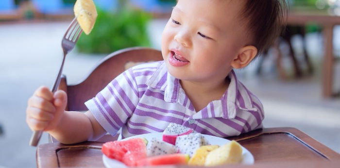 Handa na bang kumain si baby? Alamin ang 6 prutas para kay baby