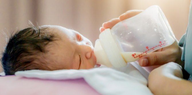 STUDY: Bottle-fed babies, nakakainom ng microplastics mula sa kanilang bote