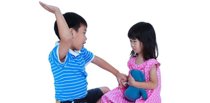 7 signs na bully ang isa mong anak sa kaniyang kapatid