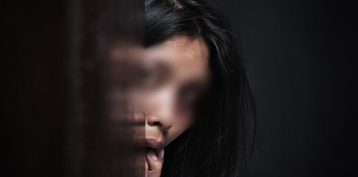 Mister, ikinulong ang misis sa banyo nang mahigit isang taon