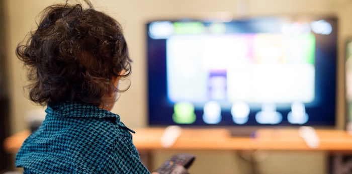 STUDY: Panonood madalas ng TV ng mga bata, stress ang dala sa mga nanay!