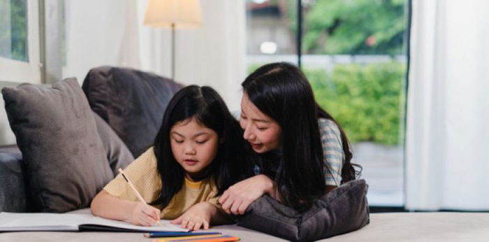 Hinaing ng isang ina sa pagtuturo ng DepEd modules: “Hindi kami nanay lang, napapagod din po kami!”