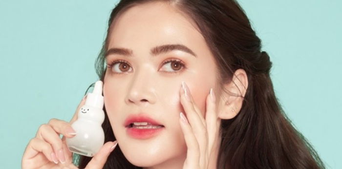 Get no fuss-no muss holiday glass skin that glow like snow with Britory