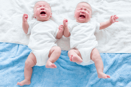 tips for breastfeeding twins