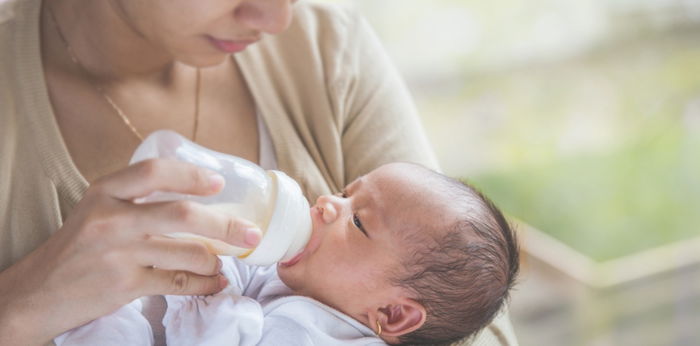 6 na rason kung bakit hindi muna dapat bigyan ng feeding bottle ang newborn