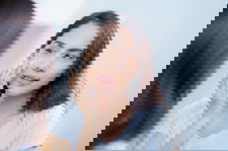 Image of lady applying sunscreen on face