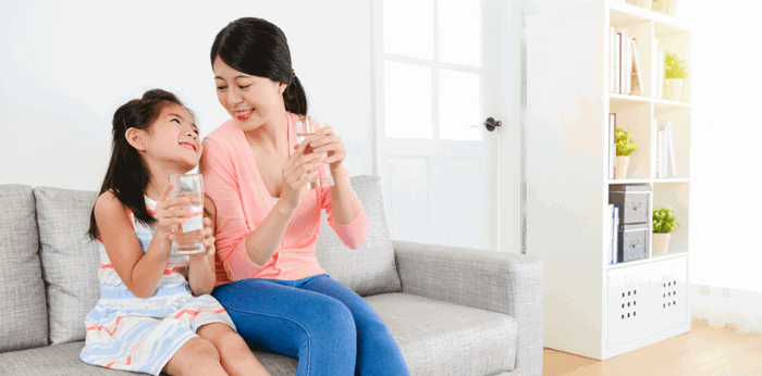 Friend ang turing sa iyo ng anak? Ito ang dahilan kung bakit nakakasama ito, ayon sa eksperto