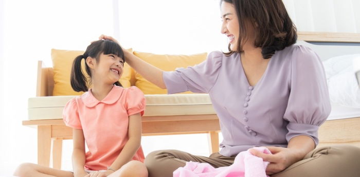 3 na paraan upang mapalaking mabuti at matulungin ang iyong anak