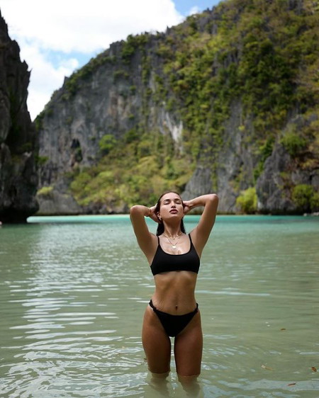 sarah lahbati stretch marks
