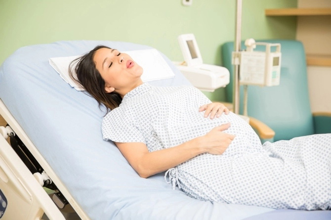 woman in labor - what to do during labor