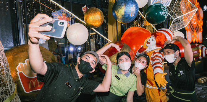 Ready to share the light this Christmas? Gather all your loved ones and enjoy McDonald’s spectacular holiday festivities!