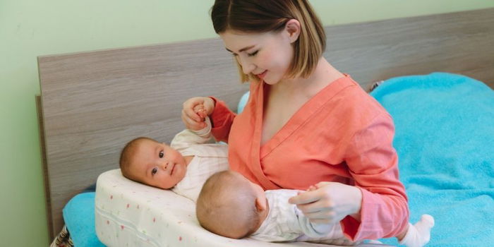 Twin-feeding triumph: Your ultimate guide to breastfeeding twins