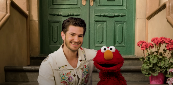 Andrew Garfield at Elmo: A Heartfelt Tribute to His Late Mother on Sesame Street