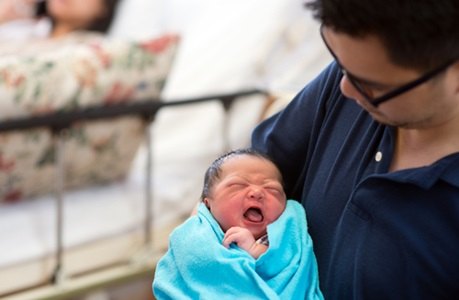4 things the doctor wants to tell new dads
