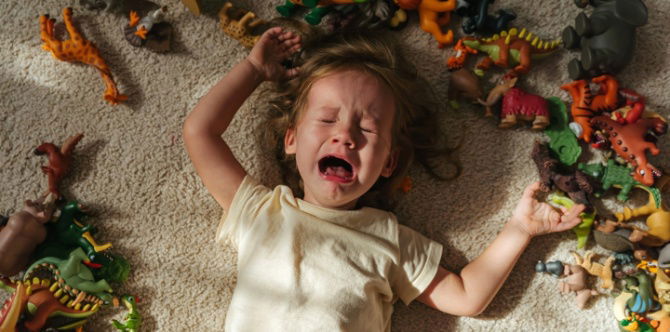 Child Throwing Tantrums, Screaming & Not Listening? Study Finds Screens Can Damage Your Little One's Behavior!