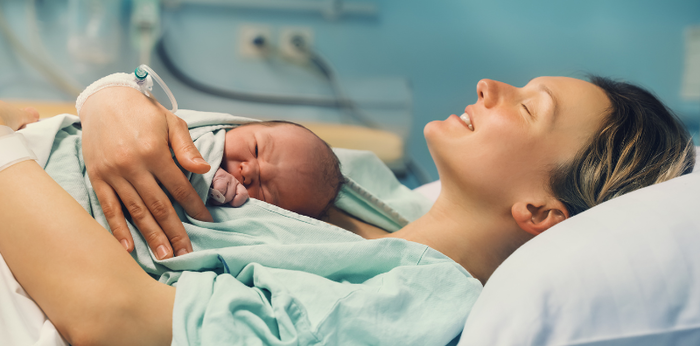 Can I drink cold water after a cesarean section? What kind of drink is suitable for a mother who has had a cesarean section?
