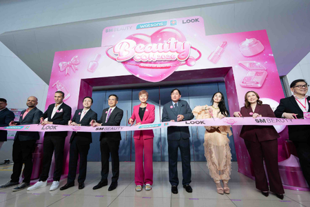 Marking the grand opening of BEAUTYCON 2026, key industry leaders and partners come together for the ceremonial ribbon cutting, led by AS Watson Group CEO Dr. Malina Ngai alongside executives from Watsons Philippines, brand partners, and Filipina global fashion and beauty icon Heart Evangelista.
