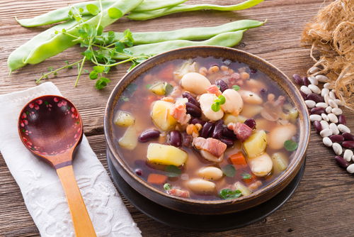 The simplest confinement recipe: Black Beans Herbal Soup