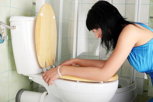 A mother shares her childbirth experience of vomiting during labour