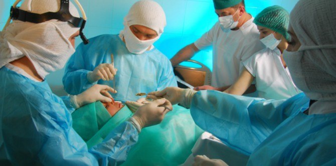 Singapore mother of 6 sues anaesthetist