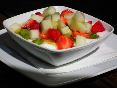 ZESPRI Recipe! - Kiwifruit Salad with Honey Lime Dressing