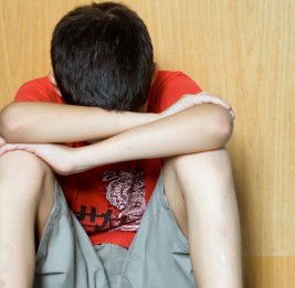 Teen tries to commit suicide in front of mum!