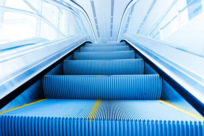 How to keep your kid safe on escalators
