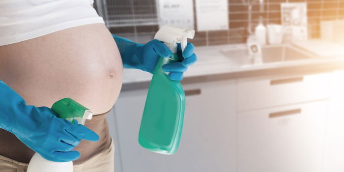 8 Household Chores You Should Avoid While You're Pregnant