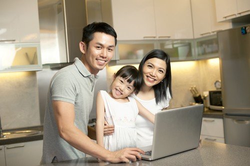 10 ways to be a media savvy parent (and teach your kids too)