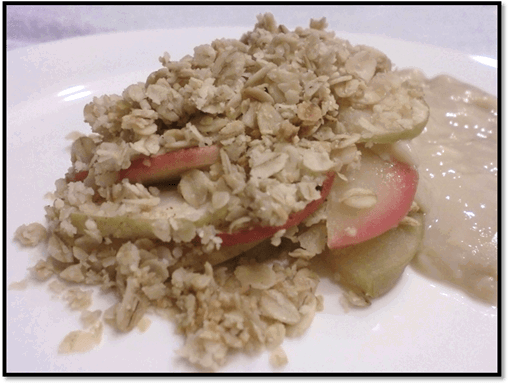 Organic apple crumble with oats and soy custard