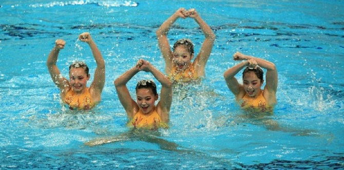 Going for gold with soul: 5 synchronised swimmers make it possible!