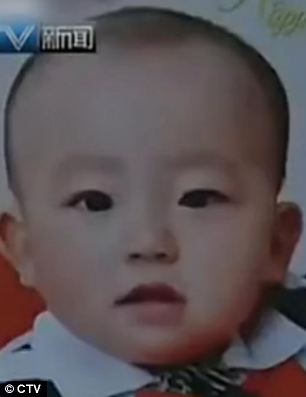 Grandmother accidentally leaves toddler in a lift - What happens next is horrifying