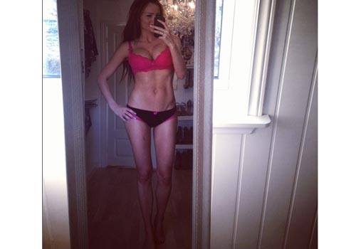Mum's washboard abs on Instagram causes stir!
