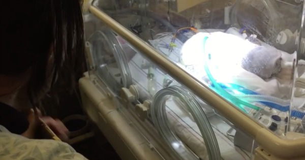 Heartbreaking video: A father sings to his dying newborn son