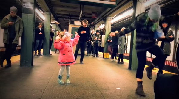 Cute girl dances while waiting at train station - Funny video!