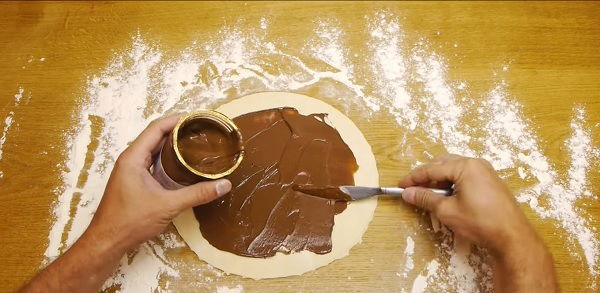 A super easy way to make a Nutella chocolate star bread