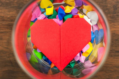 How to make an origami heart - Easy tutorial for kids!